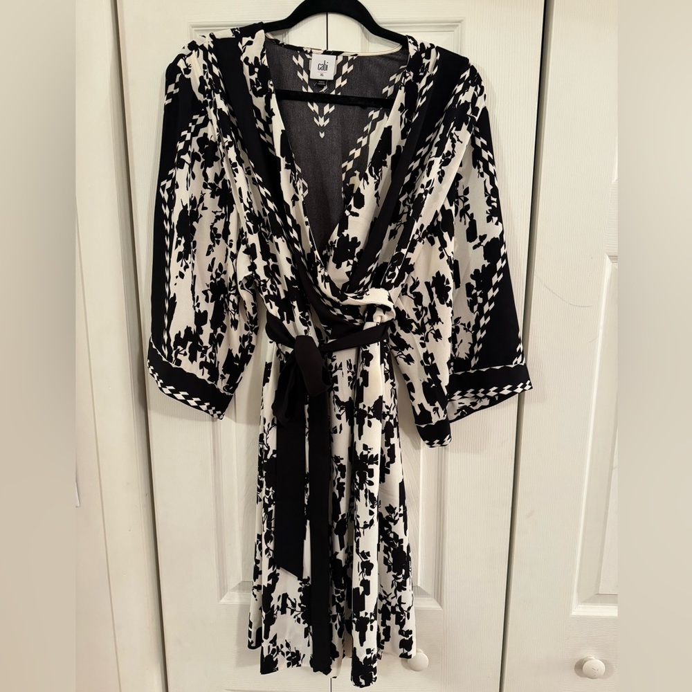 Style #6369 - X Factor Dress - Spring ‘23
Black/White Floral with Black Belt, XL